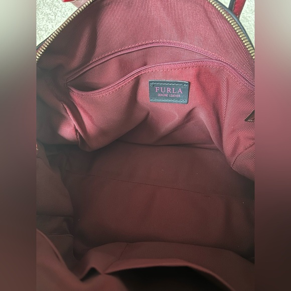 Furla Elegant Red Leather Handbag - Picture 4 of 4